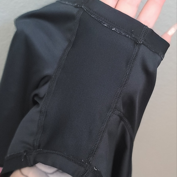 3 for $25 Under Armour Black Power in Pink Heatgear Armour Shorty Shorts - Picture 4 of 4